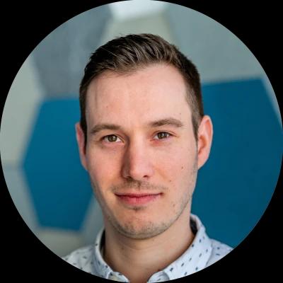 250317 Christopher Ganzorig Hemd 400x400